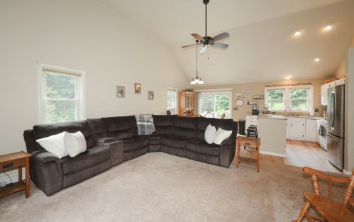 100 Mount Delight Rd, Deerfield NH  03037-1318 exterior