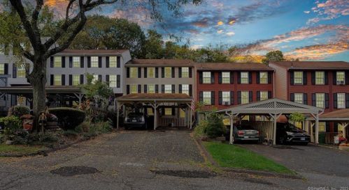 28 Rising Trail Dr, Middletown, CT 06457-1670