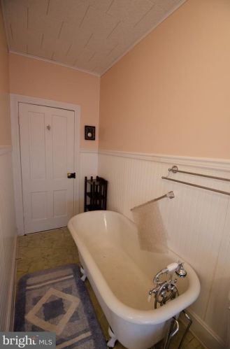 563 Columbia Ave, Bangor PA  18013-1747 exterior