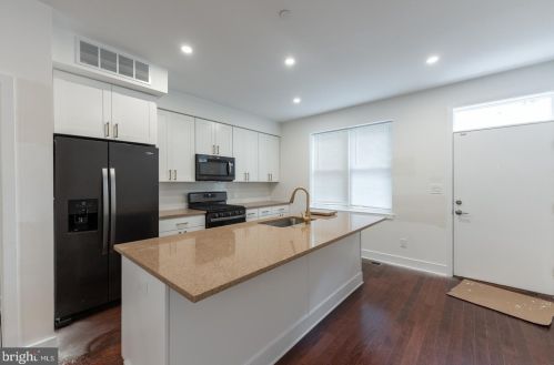 2451 Coral St, Philadelphia, PA 19125-1628