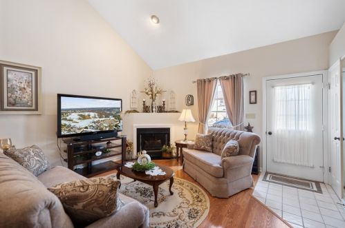 7044 Clubview Dr, Bridgeville PA  15017-1097 exterior