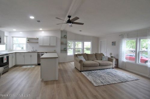 714 Hyacinth Cir, Sebastian, FL 32976-7665