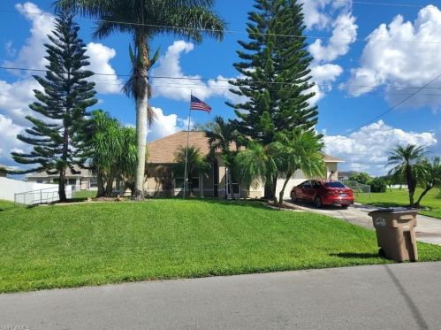 425 1st Pl, Cape Coral, FL 33909-1911