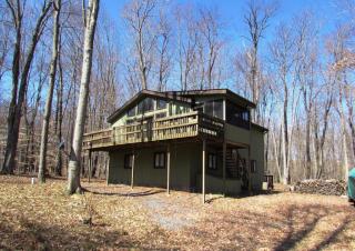 75 Sheffic Dr, Gouldsboro, PA 18424-9040