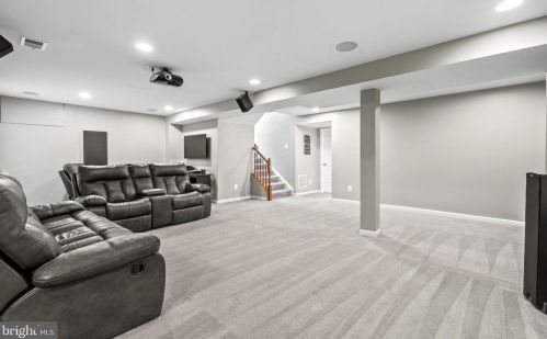 43 Stocks St, Lovettsville VA  20180-8643 exterior