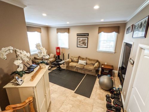 16 Lodge Ln, Miller Place NY  11764-1912 exterior