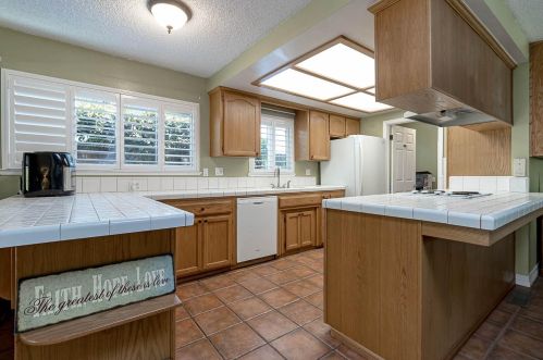 913 Woodrow Ave, Modesto CA  95350-1235 exterior