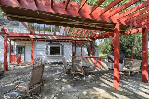 6411 Devonshire Hts Rd, Harrisburg PA 17111-4818 exterior