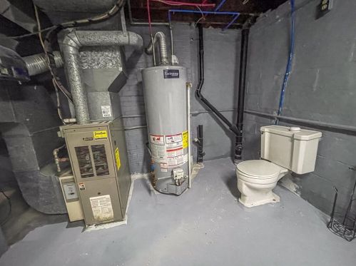 200 Larkspur St, Whitaker PA  15120-2208 exterior