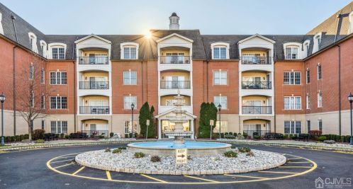 111 Regency Pl, Woodbridge NJ  07095-1030 exterior