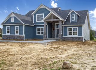 556 Glenberry Ave, Hartville, OH 44632-8889