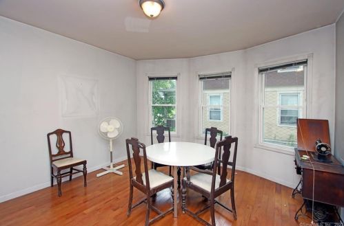 271 Main St, Ansonia, CT 06401-1412
