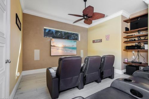 670 1 St, Naples FL 34117-5106 exterior