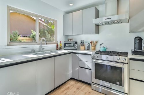 210 Estrellita Ln, Calabasas CA  91377-3717 exterior
