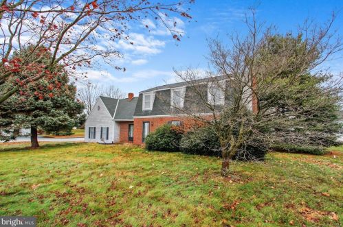 837 Lindsey Rd, Carlisle, PA 17015-9223