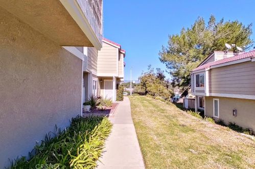 31355 The Old Rd, Santa Clarita, CA 91384-4211