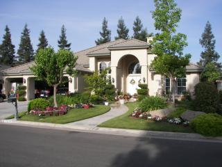 7429 Gilroy Ave, Fresno, CA 93722-3416