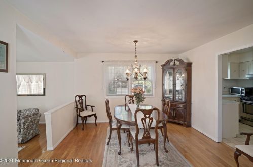 412 Valley Way, Bricktown NJ  08723-4914 exterior