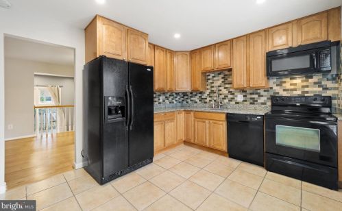 2356 Horseferry Ct, Herndon VA 20191-2733 exterior