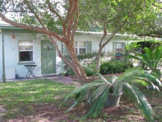 496 Garden Dr, Lakeland, FL 33813-1525