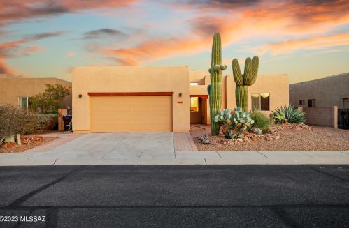 8154 Painted Feather Dr, Tucson AZ  85743-7418 exterior