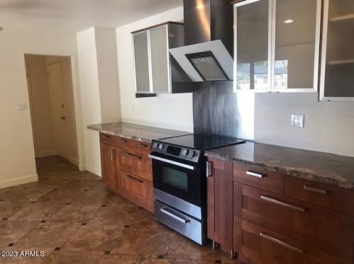4652 Earll Dr, Phoenix AZ  85031-3712 exterior