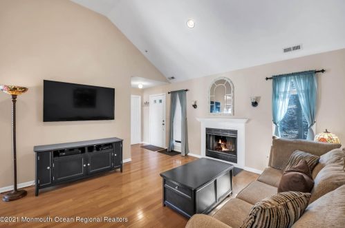 47 Tower Hill Dr, Tinton Falls, NJ 07701-2473