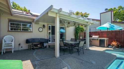 754 Tulare, Vacaville CA  95687-6250 exterior