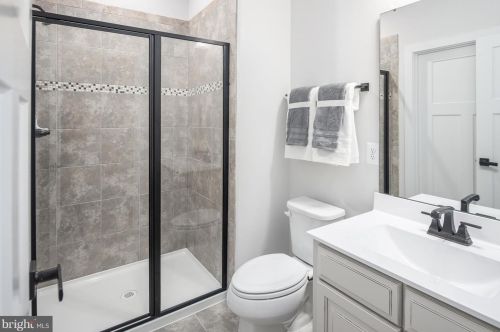 33 Winifred Dr, Hanover PA  exterior