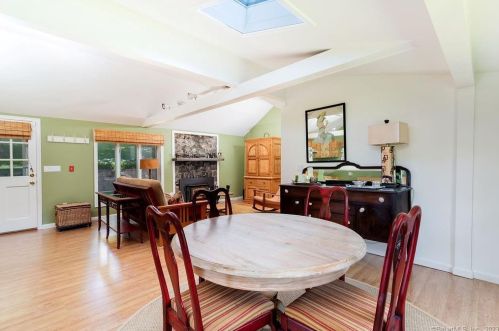 1 Bch Dr, Danbury CT  06812-3425 exterior