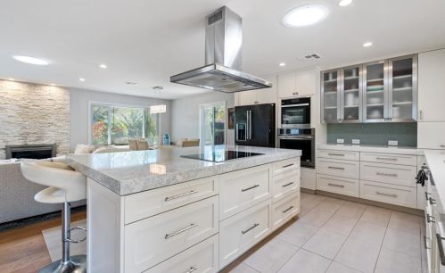 3055 Erie St, San Diego, CA 92117-6147