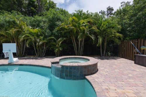 1980 Piccadilly Circus, Naples FL  34112-3687 exterior