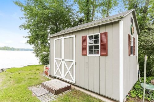 7 Lk Shr Dr, Exeter CT 06249-1934 exterior