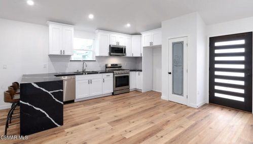 14363 Collins St, Van Nuys CA 91316-1030 exterior