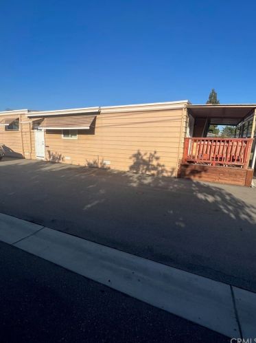 5300 Cortland St, Lynwood, CA 90262-3964