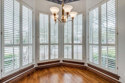 2401 Creekside Cir, Irving TX 75063-3355 exterior