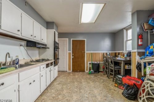 19 Glenwood Pl, East Orange, NJ 07017-3013