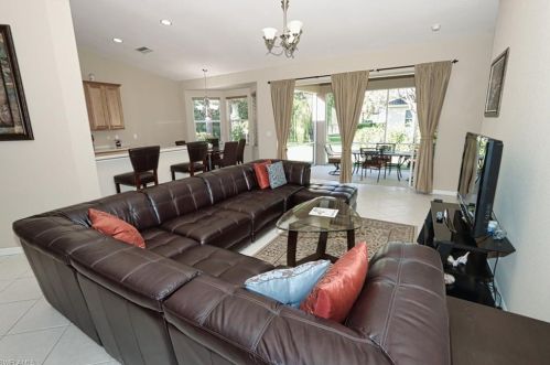 3919 Aurora Ct, Naples FL  34116-7323 exterior