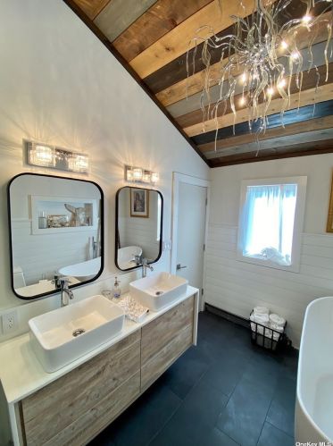 326 Lido Promenade, North Lindenhurst NY  11757-6600 exterior