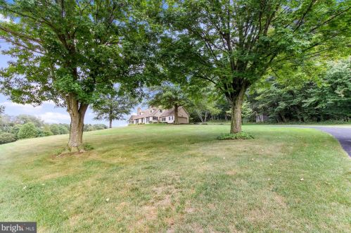 825 Grim Hollow Rd, Red Lion, PA 17356-8305