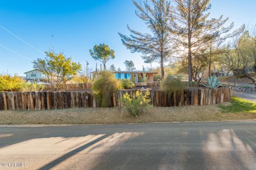 33541 Mountain View Rd, Black Canyon City, AZ 85324-9704