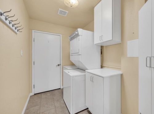 5820 Merlindale Dr, Citrus Heights CA  95610-6728 exterior