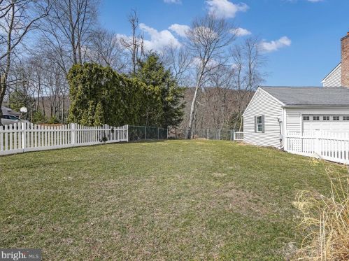 42 Overlook Dr, Primrose PA  17901-4028 exterior