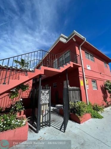 2417 19th Ave, Hollywood FL  33020-2105 exterior