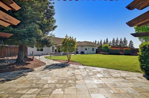 5890 Yuste Ln, Hollister CA  95023-9538 exterior