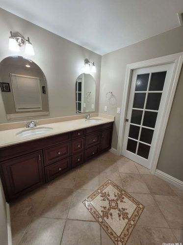 48 Birch Hill Rd, Mount Sinai NY  11766-1904 exterior