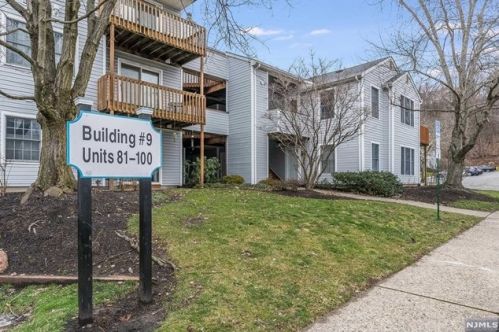 98 Stonyridge Dr, Lincoln Park, NJ 07035-2248