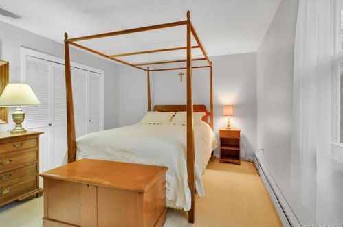 26 Ridge Rd, Southington CT  06489-2437 exterior