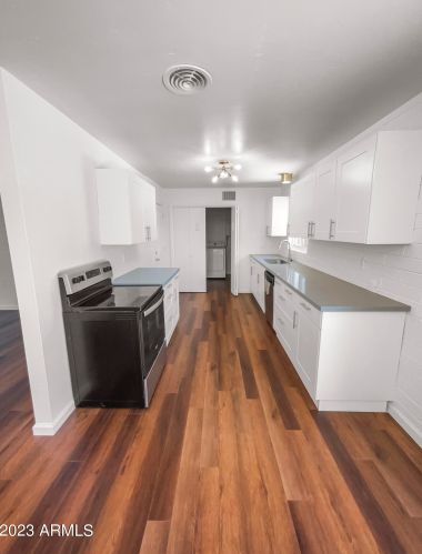 8901 18th Ave, Phoenix AZ  85021-4323 exterior