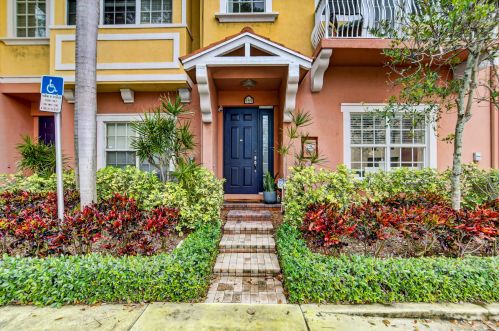 290 5th Ave, Delray Beach, FL 33483-5207